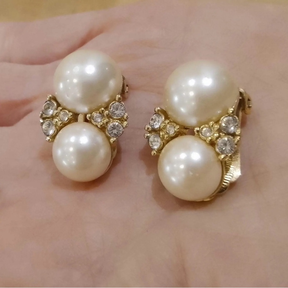 Christian Dior Vintage Pearl Earrings; Clip on - Picture 4 of 5